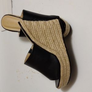 7.5 Blk & Tan open toe wedges